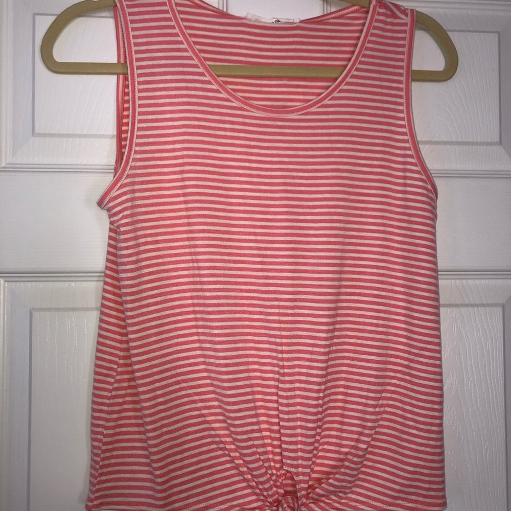 NWT ❇️ Caution to the Wind Sleeveless top